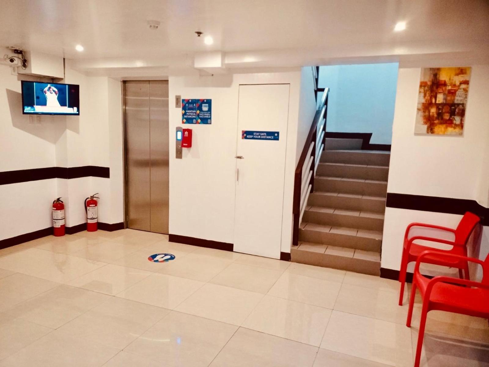Oyo 888 City Stay Inns Fortview Bgc Pasig City Esterno foto